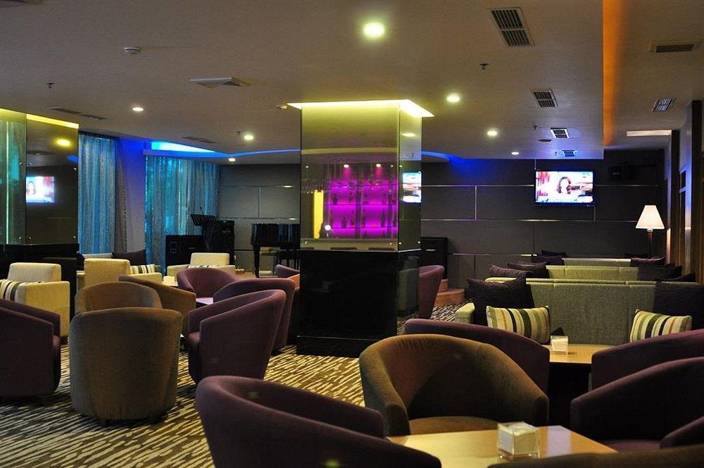 Emerald Garden International Hotel Medan Ngoại thất bức ảnh