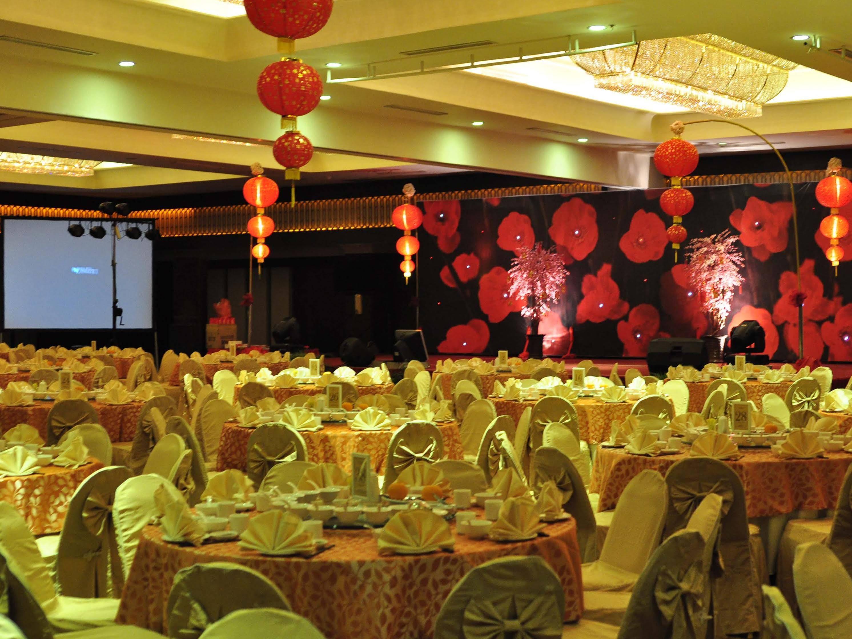Emerald Garden International Hotel Medan Ngoại thất bức ảnh