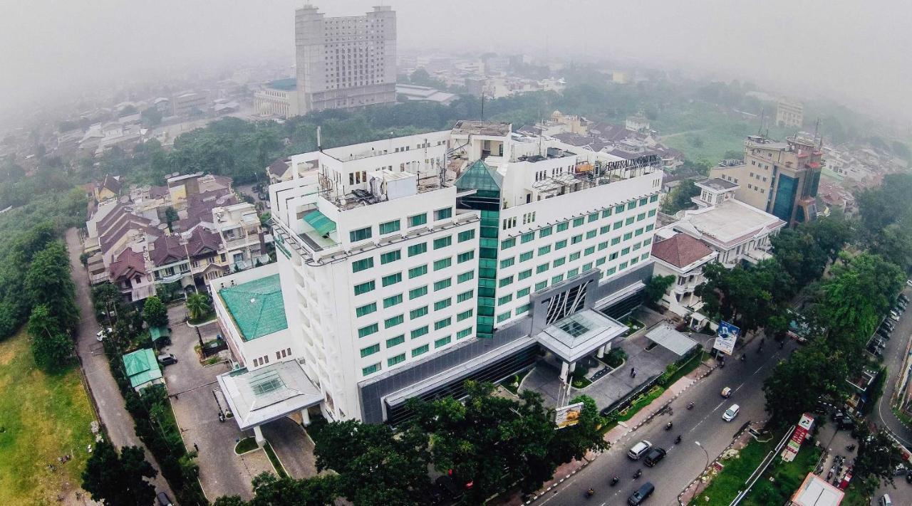 Emerald Garden International Hotel Medan Ngoại thất bức ảnh