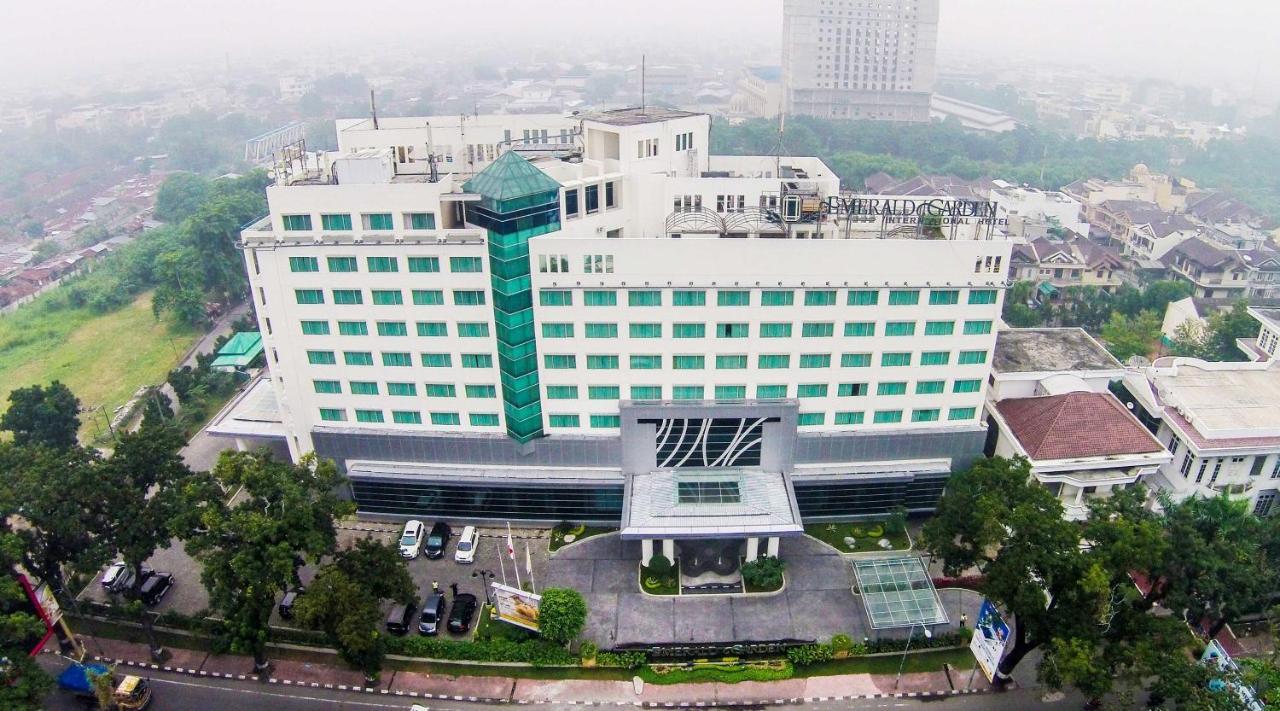 Emerald Garden International Hotel Medan Ngoại thất bức ảnh
