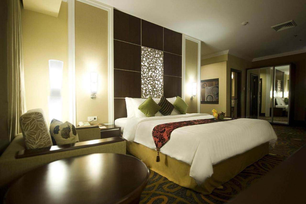 Emerald Garden International Hotel Medan Ngoại thất bức ảnh