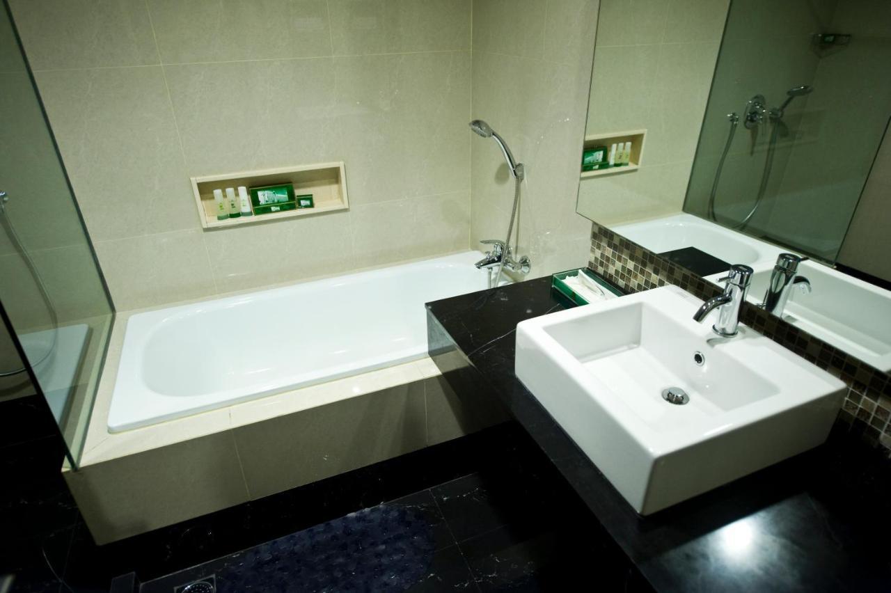 Emerald Garden International Hotel Medan Ngoại thất bức ảnh
