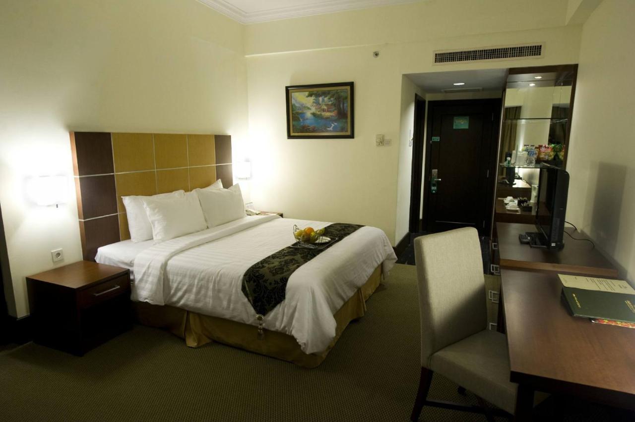 Emerald Garden International Hotel Medan Ngoại thất bức ảnh