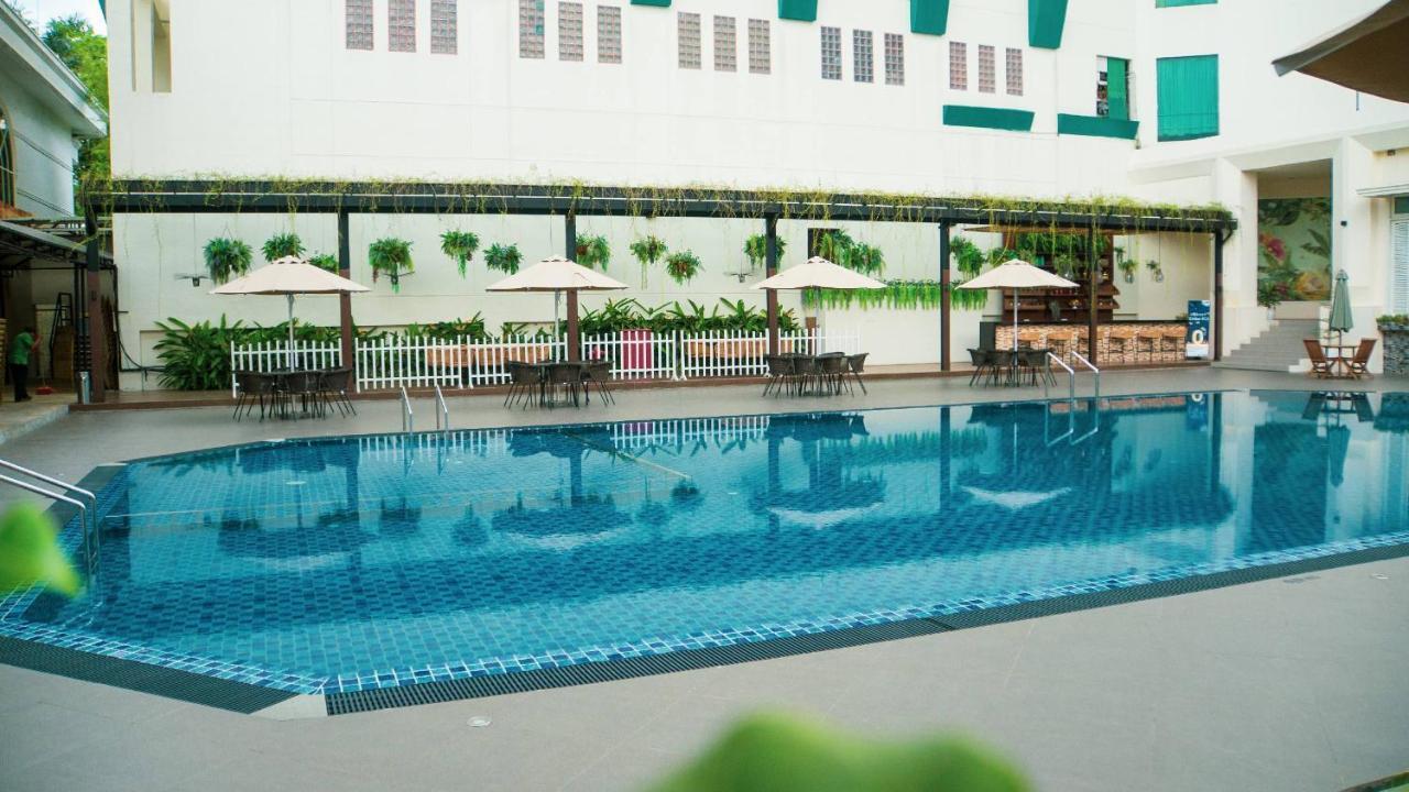 Emerald Garden International Hotel Medan Ngoại thất bức ảnh