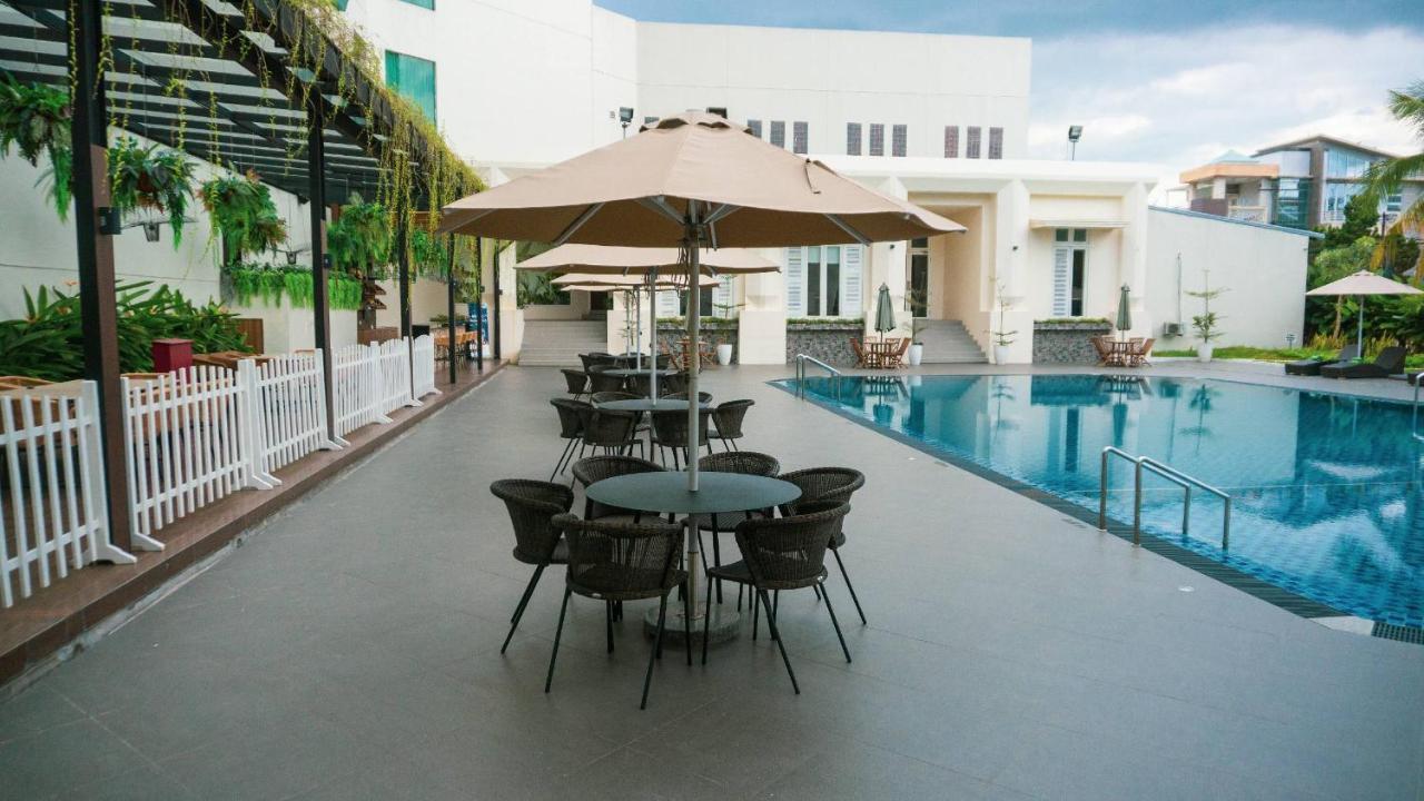Emerald Garden International Hotel Medan Ngoại thất bức ảnh