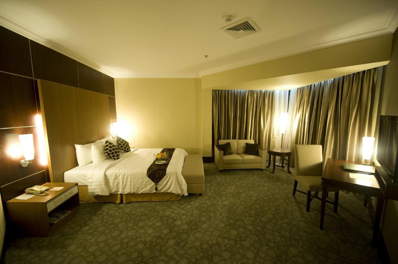 Emerald Garden International Hotel Medan Ngoại thất bức ảnh
