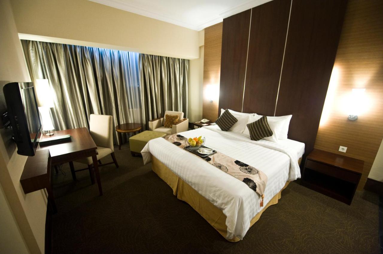 Emerald Garden International Hotel Medan Ngoại thất bức ảnh