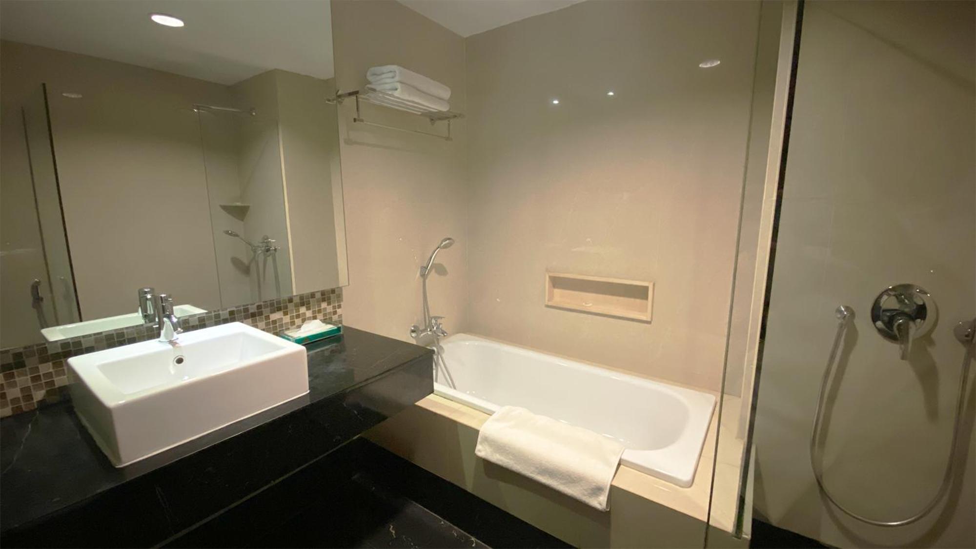 Emerald Garden International Hotel Medan Ngoại thất bức ảnh
