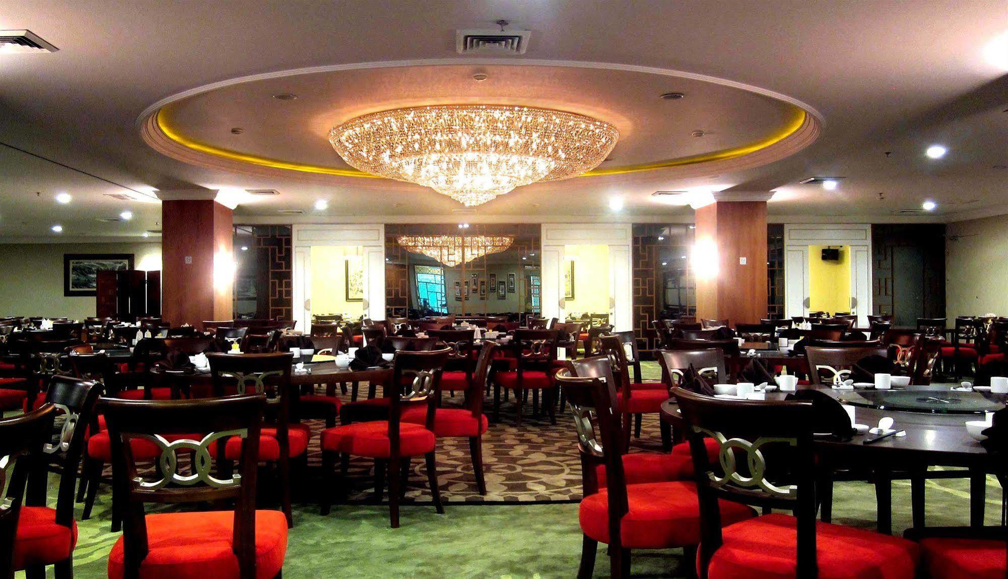 Emerald Garden International Hotel Medan Ngoại thất bức ảnh