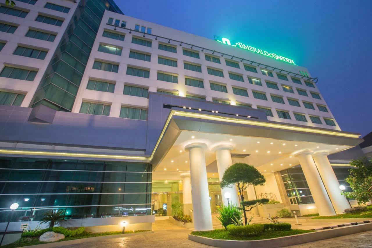 Emerald Garden International Hotel Medan Ngoại thất bức ảnh