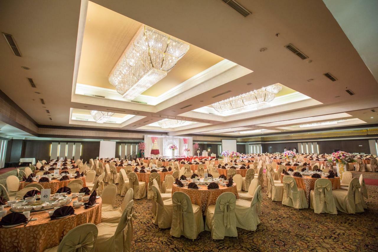 Emerald Garden International Hotel Medan Ngoại thất bức ảnh